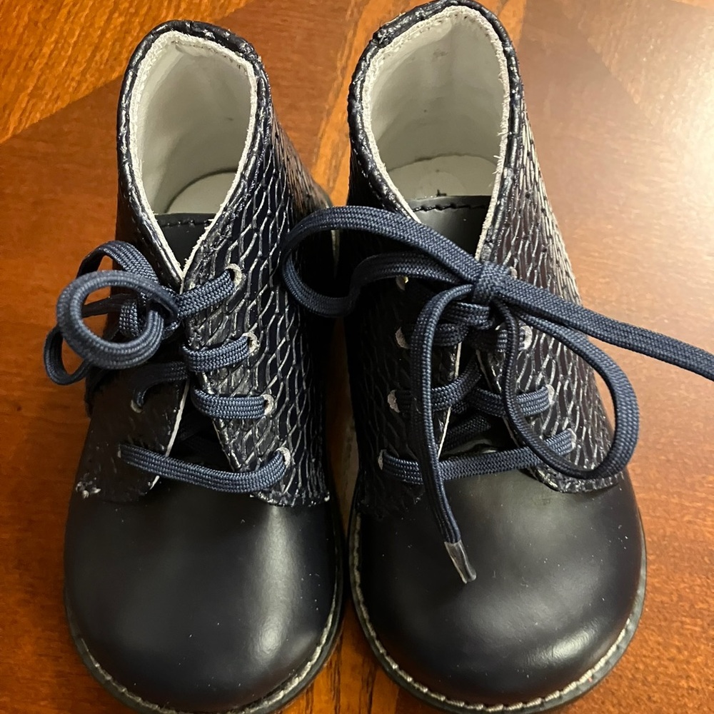 Josmo Walking Shoes